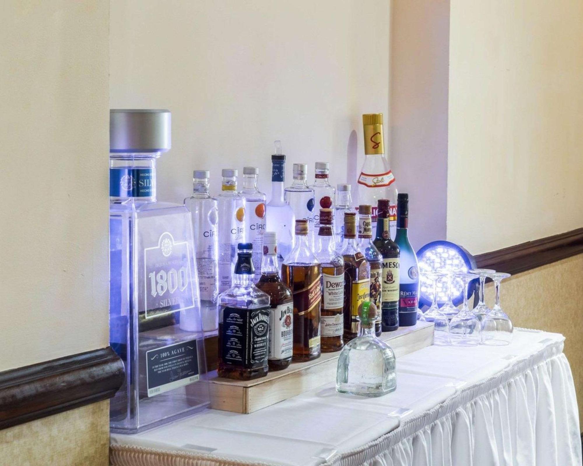 Clarion Hotel Somerset - New Brunswick Ngoại thất bức ảnh