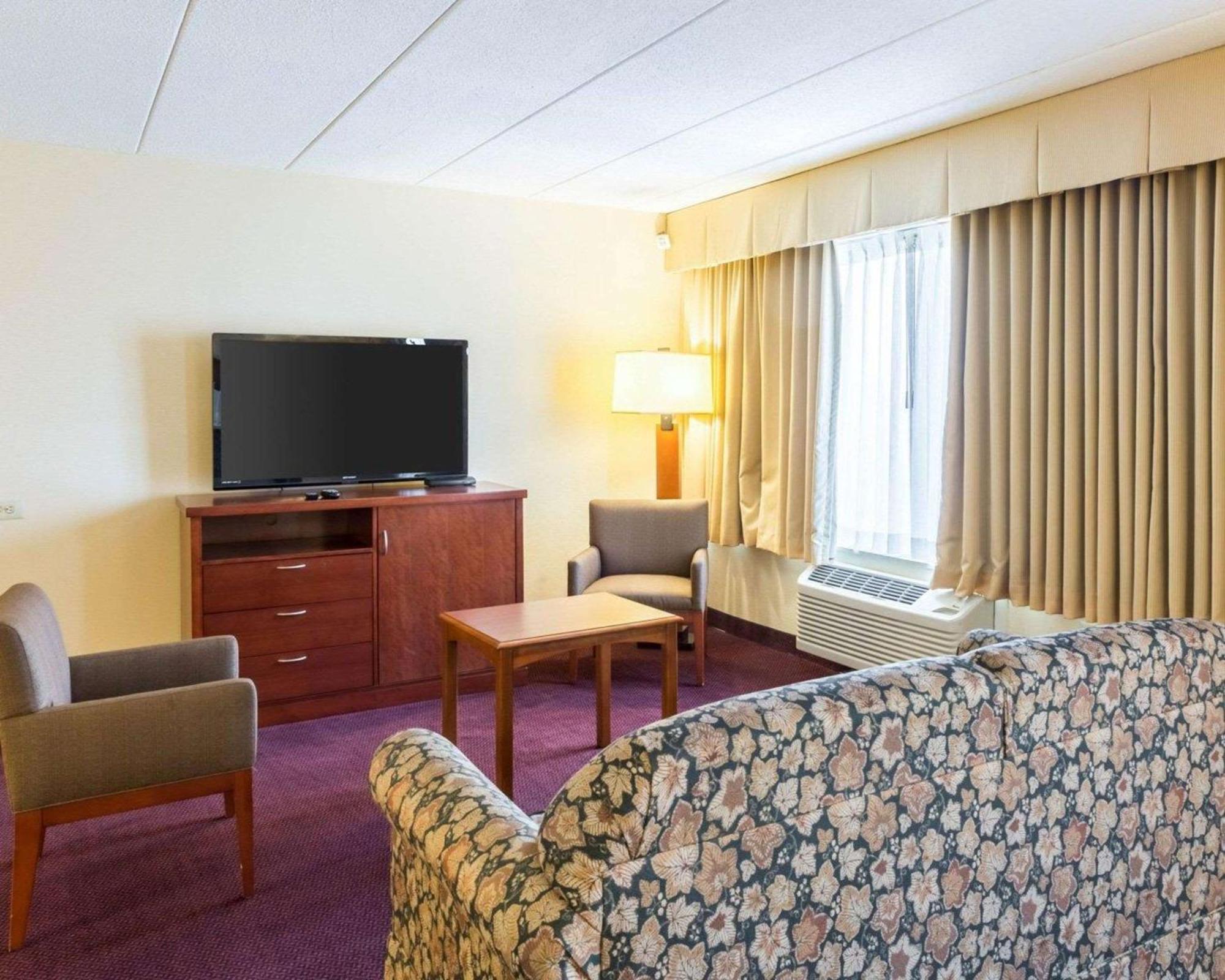 Clarion Hotel Somerset - New Brunswick Ngoại thất bức ảnh